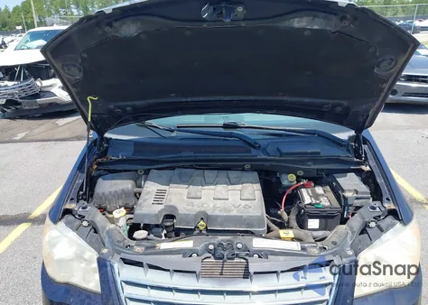 2010 Chrysler Town & Country Touring z USA, uszkodzony, nr VIN 2A4RR5DX5AR183396